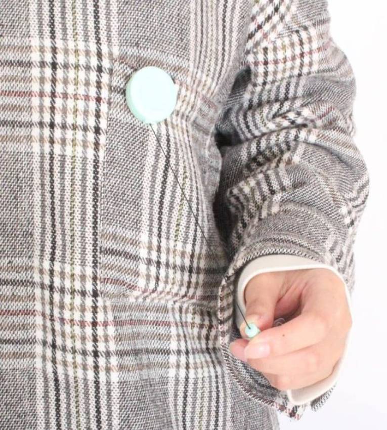 Support de badge rétractable en Bleu, idéal pour cartes d'identité, badges professionnels et événements